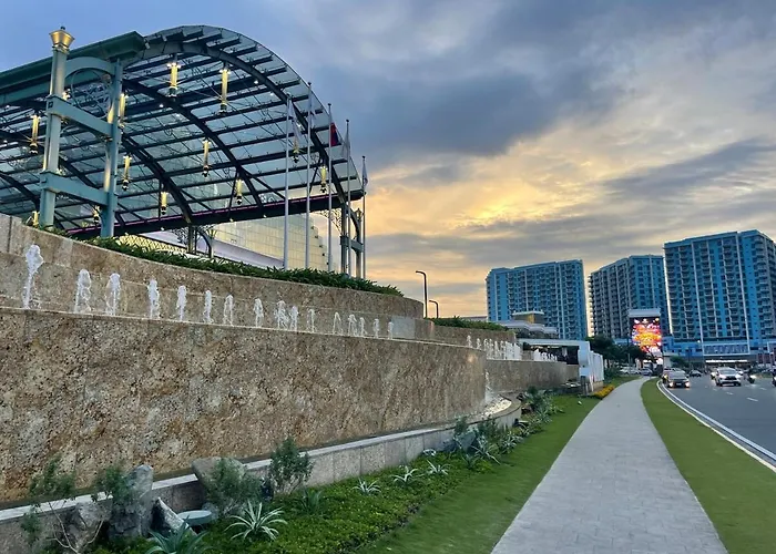 Lovely 1br Near Solaire, Okada I 5mins To Airport Manila